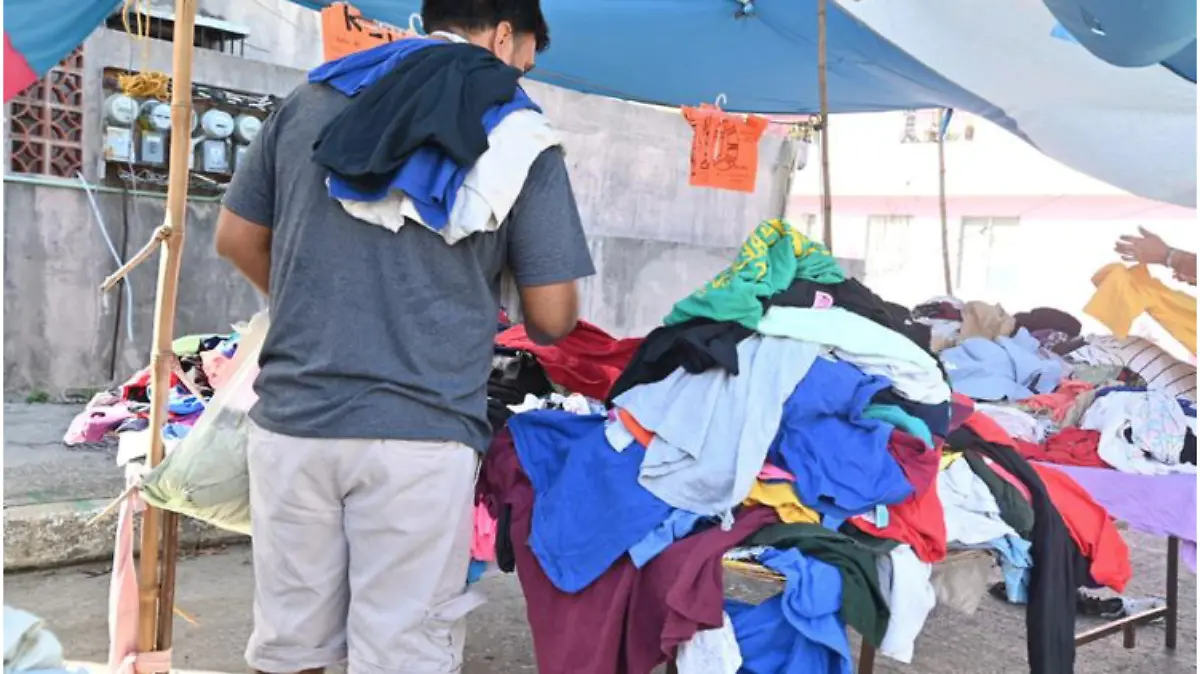 En el comercio de segunda mano se vende sobre todo ropa, y también muebles